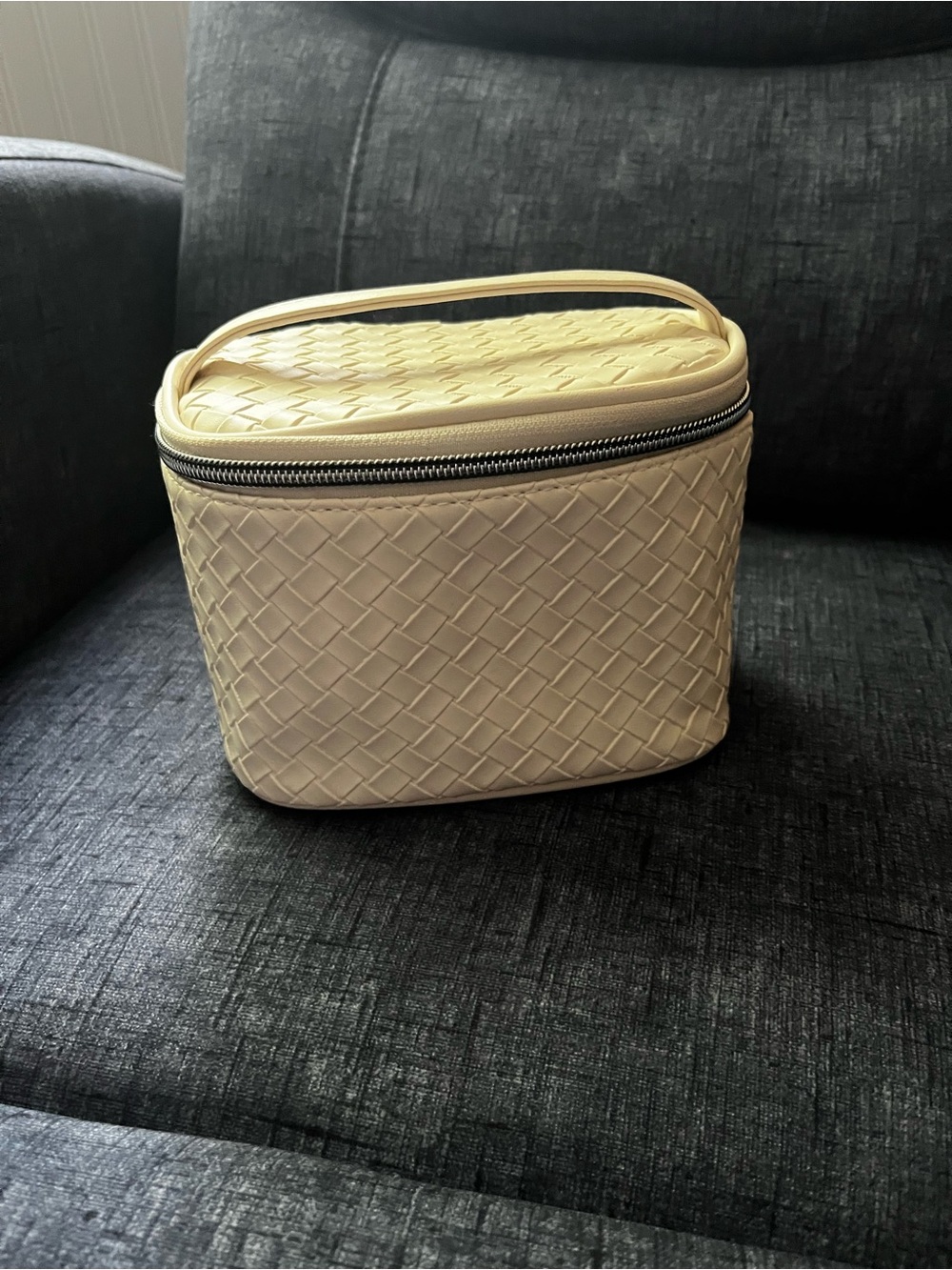 Joan & David Cream Woven Jewelry Travel Case